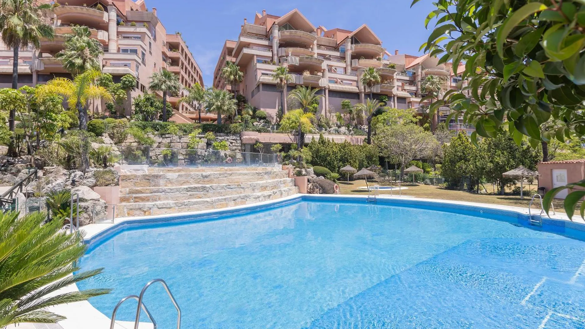 2 Bedroom Amazing Views Golf And Pool Marbella